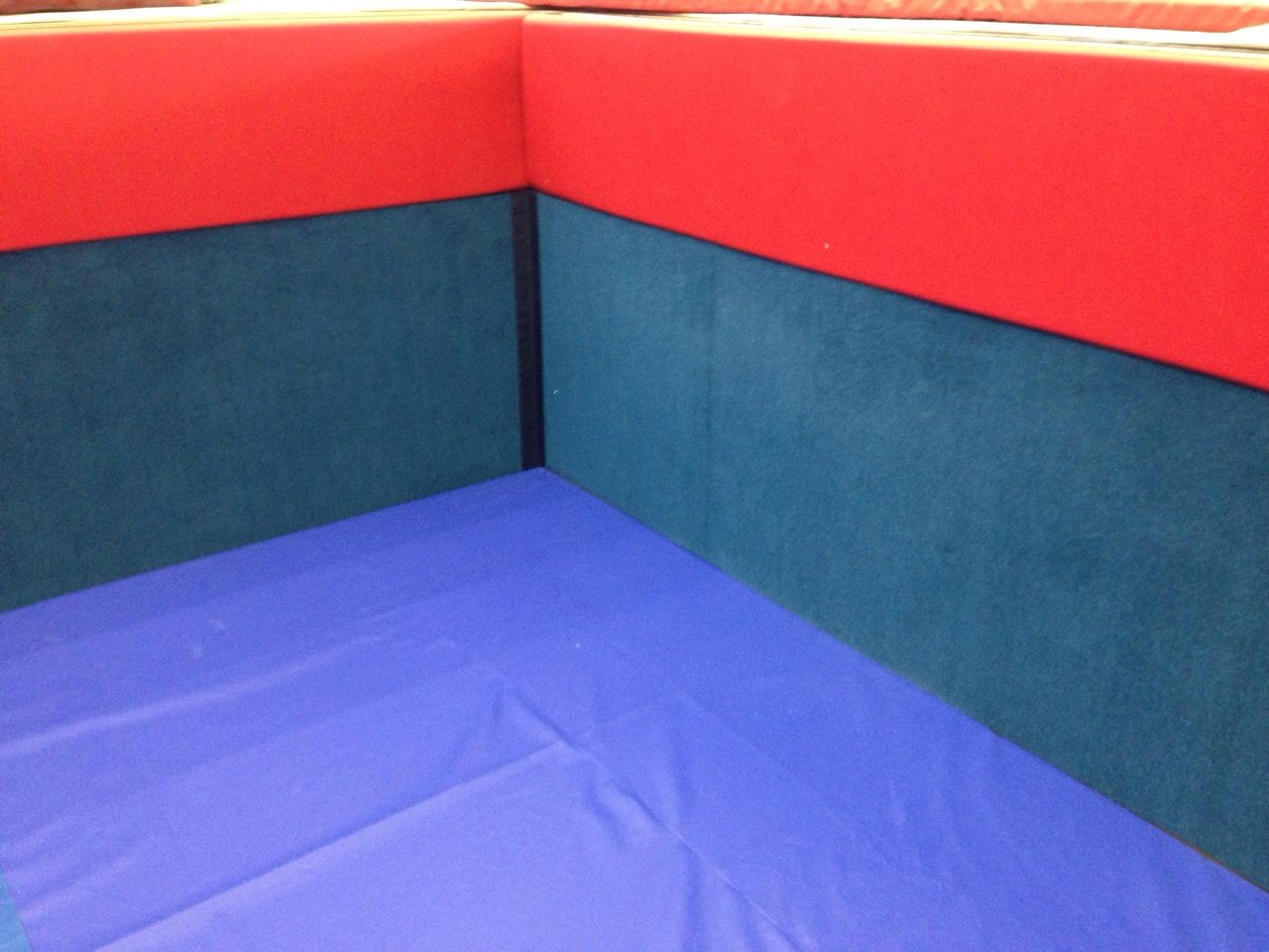 Blue and red corner wall padding